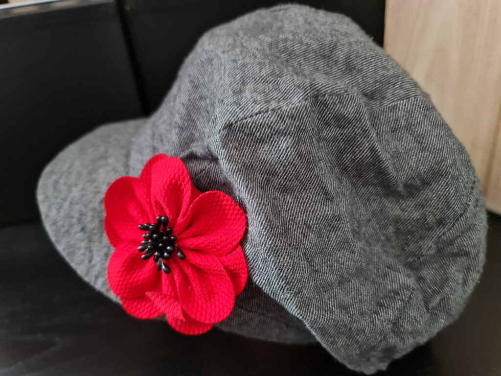 Casquette customisée fleur