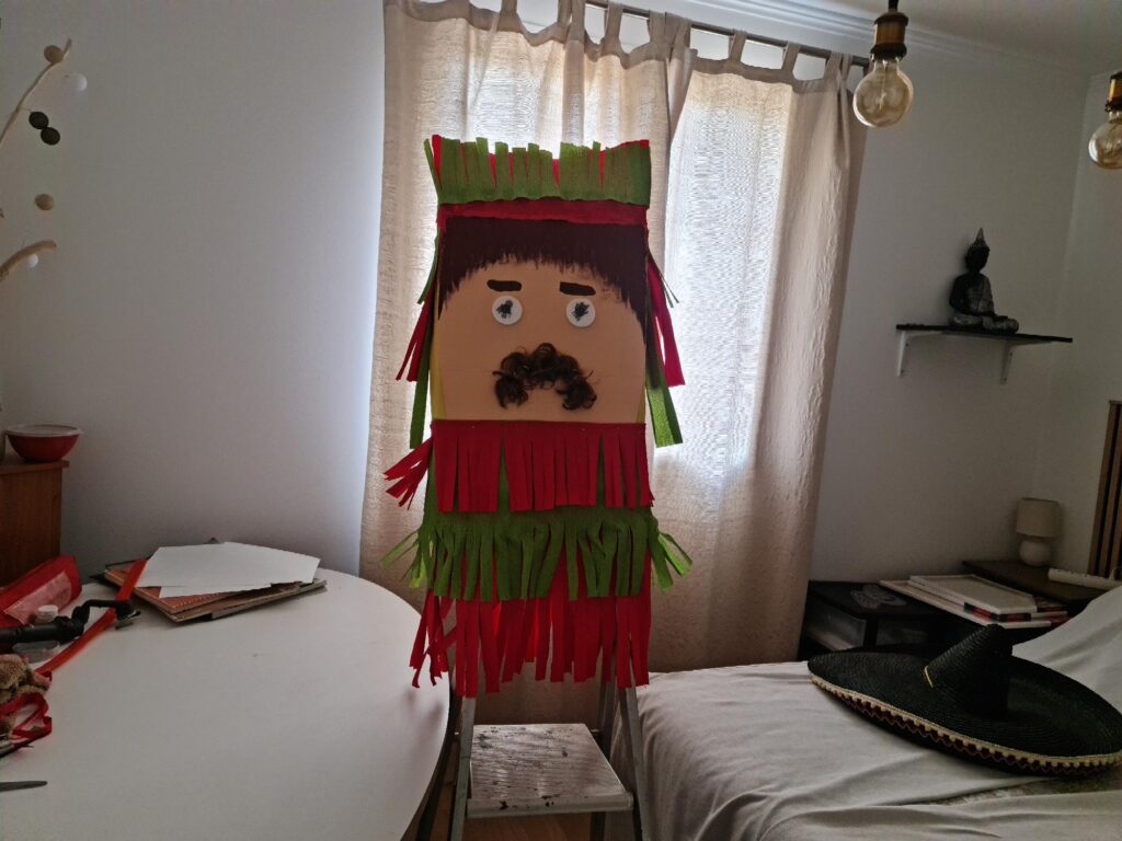 Piñata réalisée par mes soins